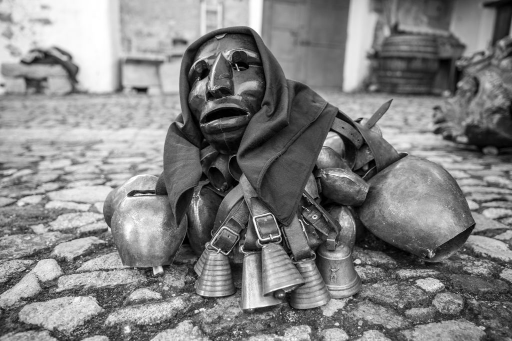 MAMUTHONES, ENIGMA IN MASCHERA