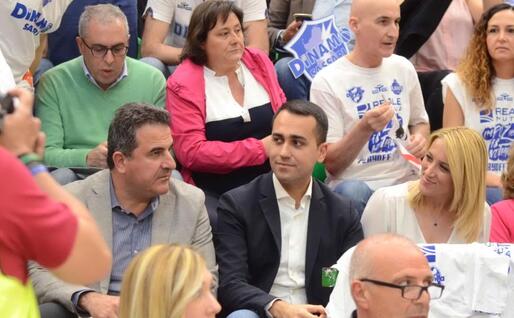 Il vice premier Di Maio con la fidanzata Virginia Saba (Foto l'Unione Sarda - Calvi)