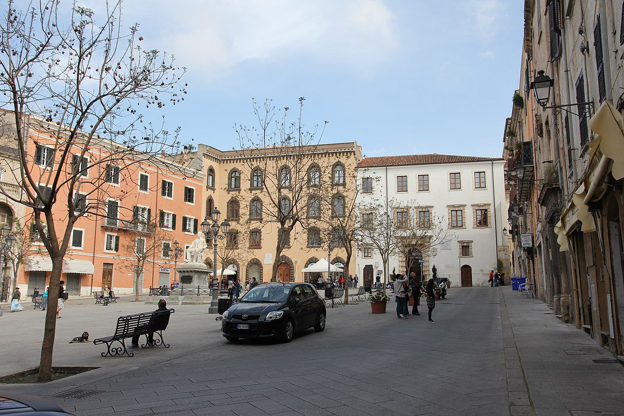 piazza Tola