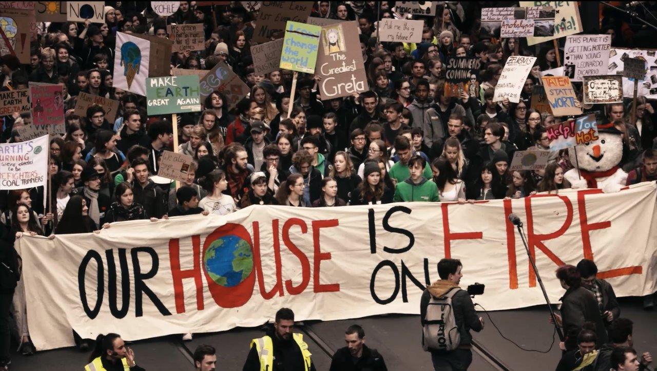 Il film-documentario per la giustizia climatica diretto dal regista tedesco JIM RAKETE NOW - CHI SI PRENDE CURA DEL NOSTRO PIANETA