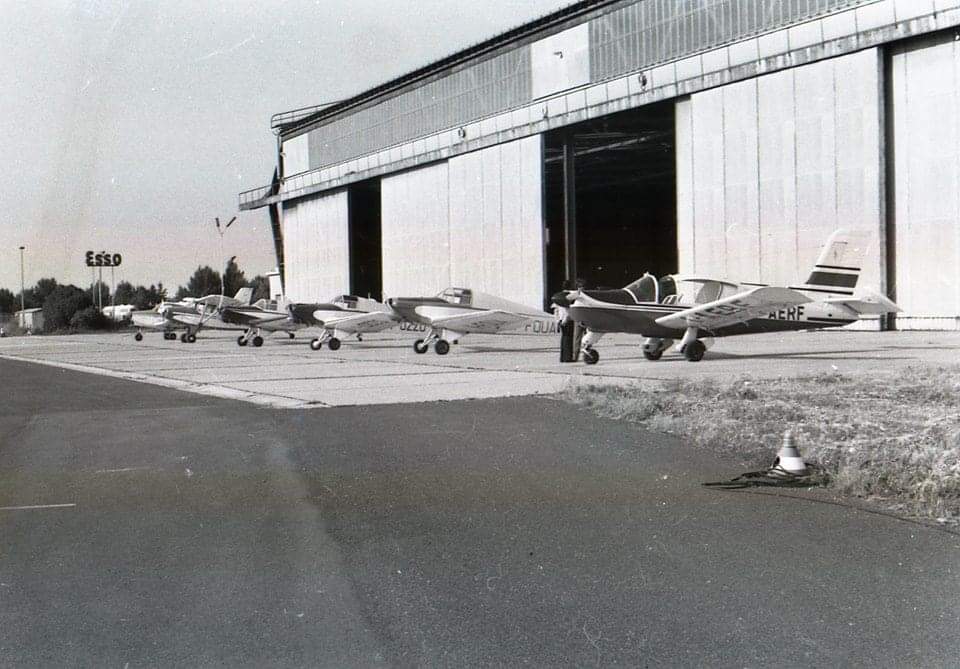 La flotta aerea del club ai primi anni '70 davanti allo scalo civile dell'epoca dell'aeroporto di Alghero