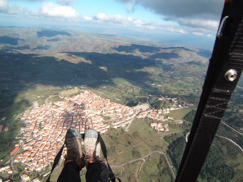 La risposta di SuperZonk a Mele, quasi 100 chilometri in parapendio