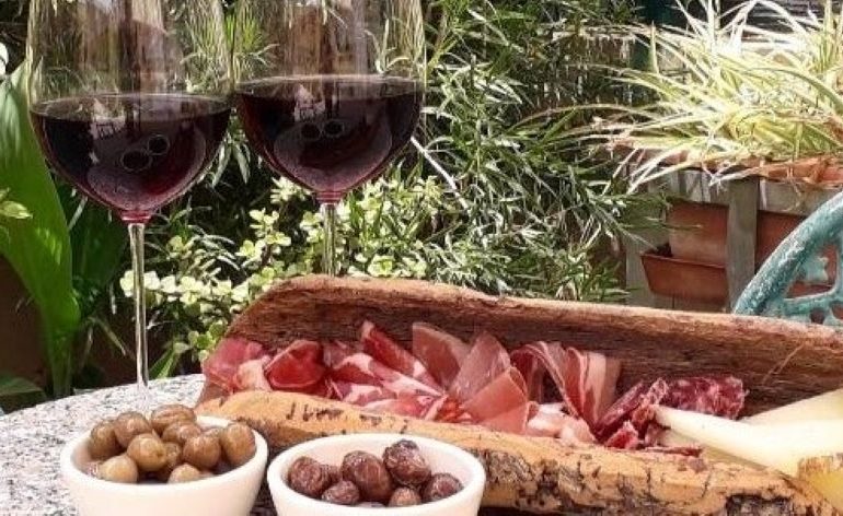 La storia del Cannonau a Castiadas in sette serate