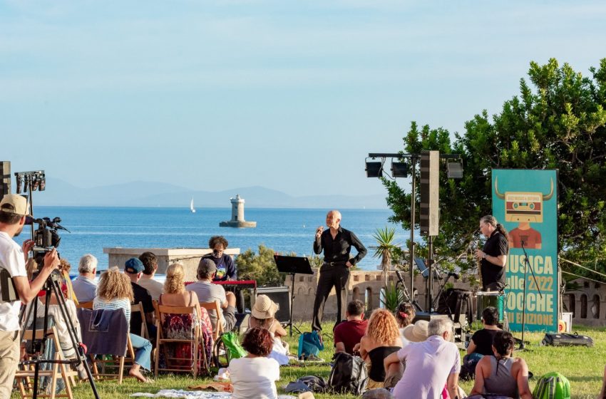 Il trio Servillo chiude in bellezza il festival “Musica sulle Bocche”