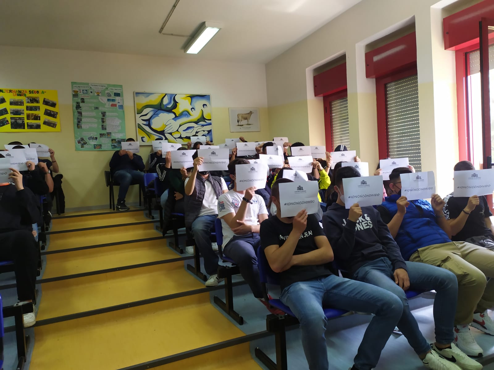 Campagna contro la violenza di genere organizzata dalla polizia locale