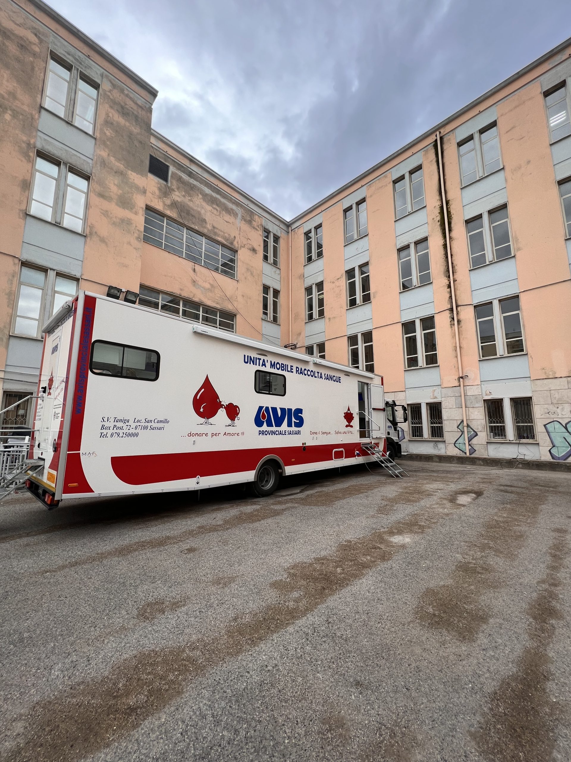 Autoemoteca per la donazione del sangue al liceo scientifico Spano