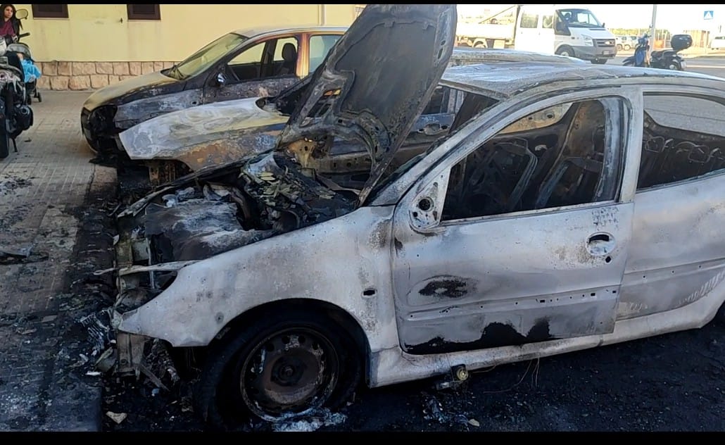Auto bruciate a Porto Torres