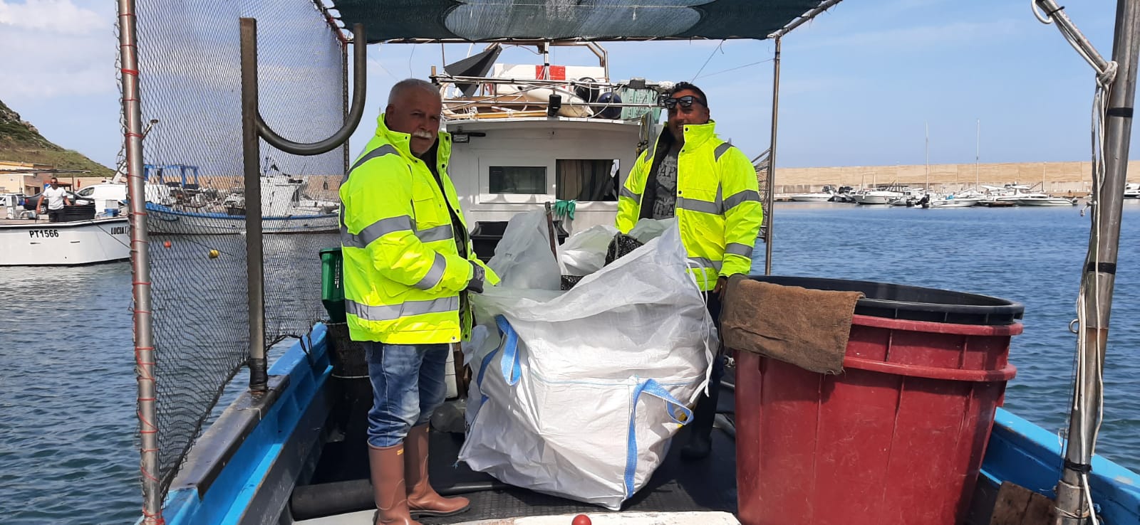 Con FLAGS i pescatori liberano dai rifiuti i mari dell’isola