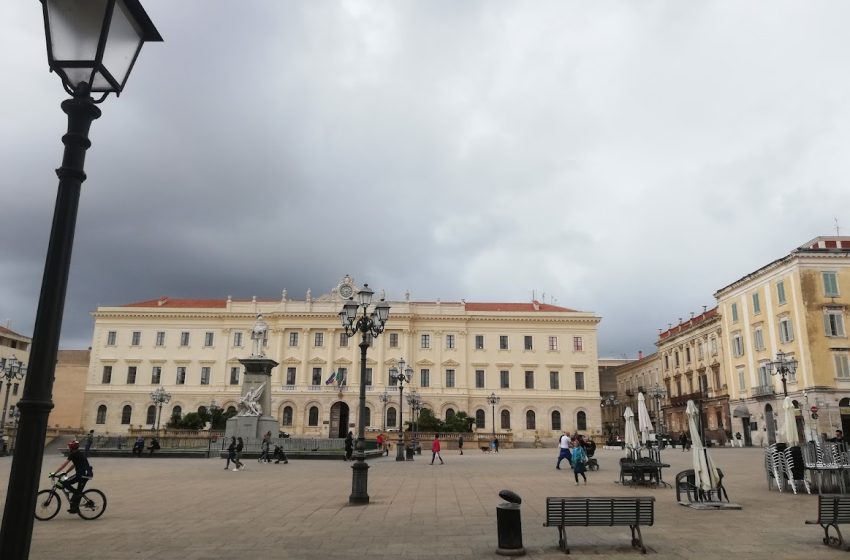 Sassari – Portato nel carcere di Bancali l’uomo che da giorni usava piazza d’Italia come privata dimora