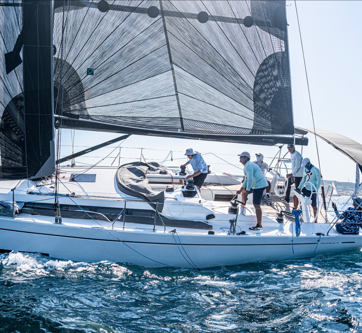 Il Vela Cup a Cala dei Sardi: una flotta di 40 imbarcazioni partecipanti per la seconda edizione