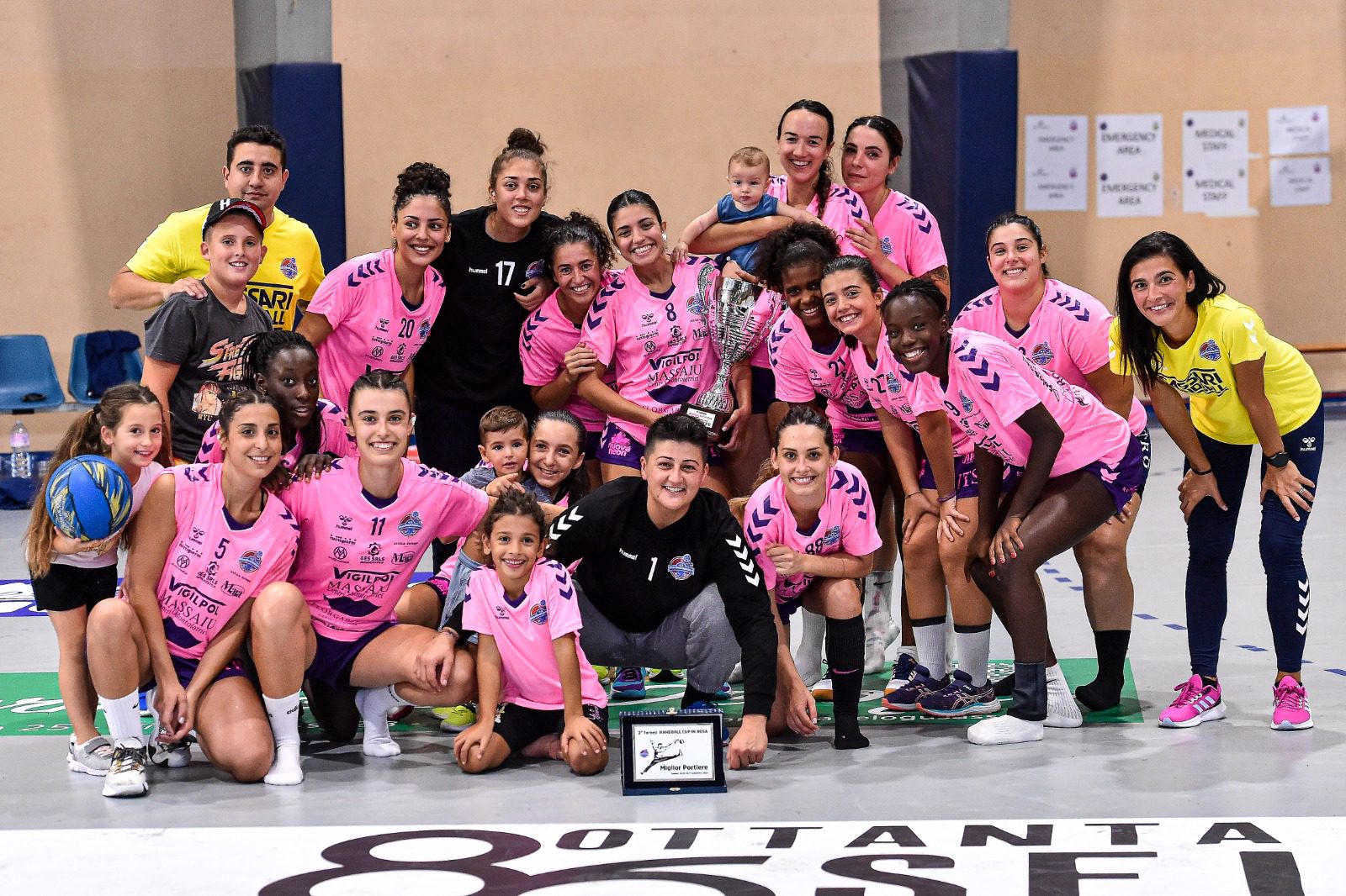 Sassari - La Raimond Ego vince la "Handball Cup in rosa"