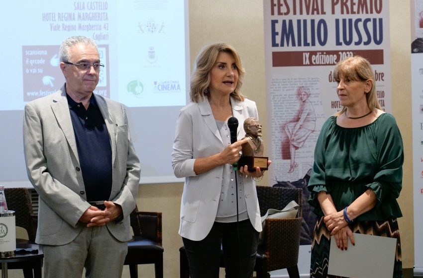 Festival Lussu – Tiziana Ferrario ha ricevuto il premio alla Carriera: “Con l’isola ho un rapporto meraviglioso”