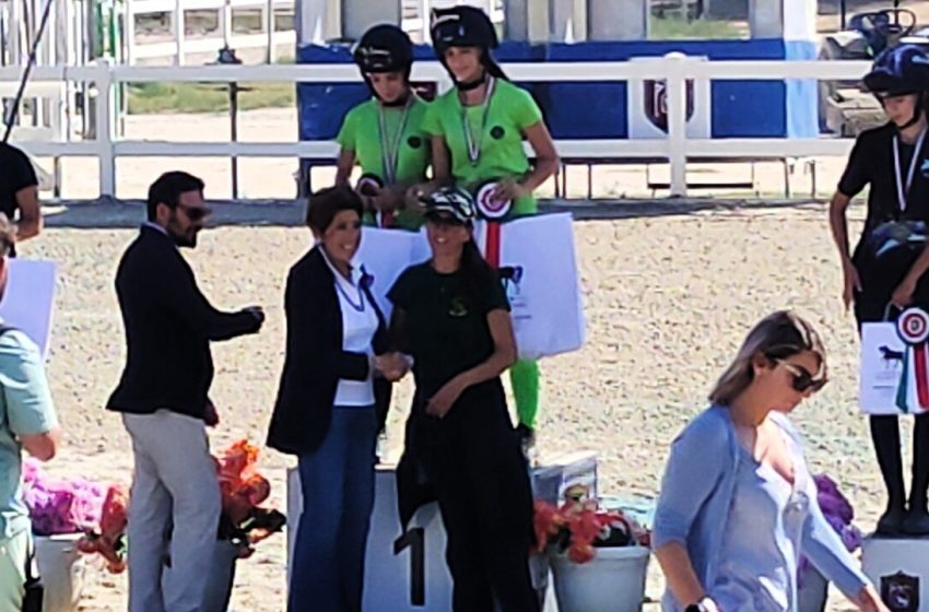 Le sarde Elena Porto e Aurora Siesto vincono il titolo Mounted Games a coppie Under 18