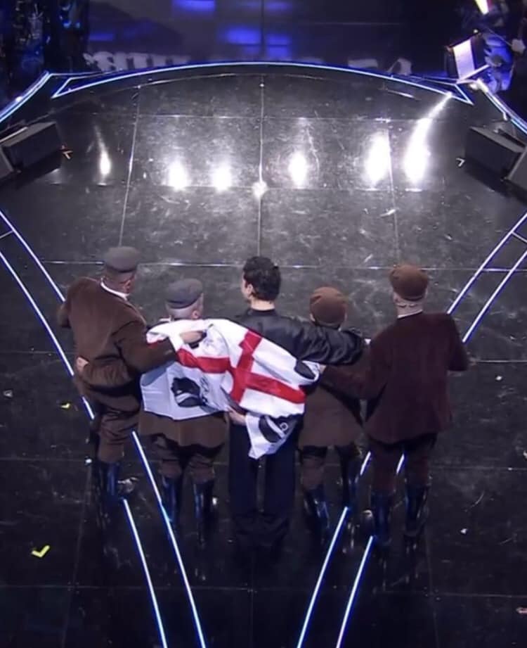 Sanremo - Mahmood e i Tenores di Bitti Remunnu 'e Locu incantano l’Ariston