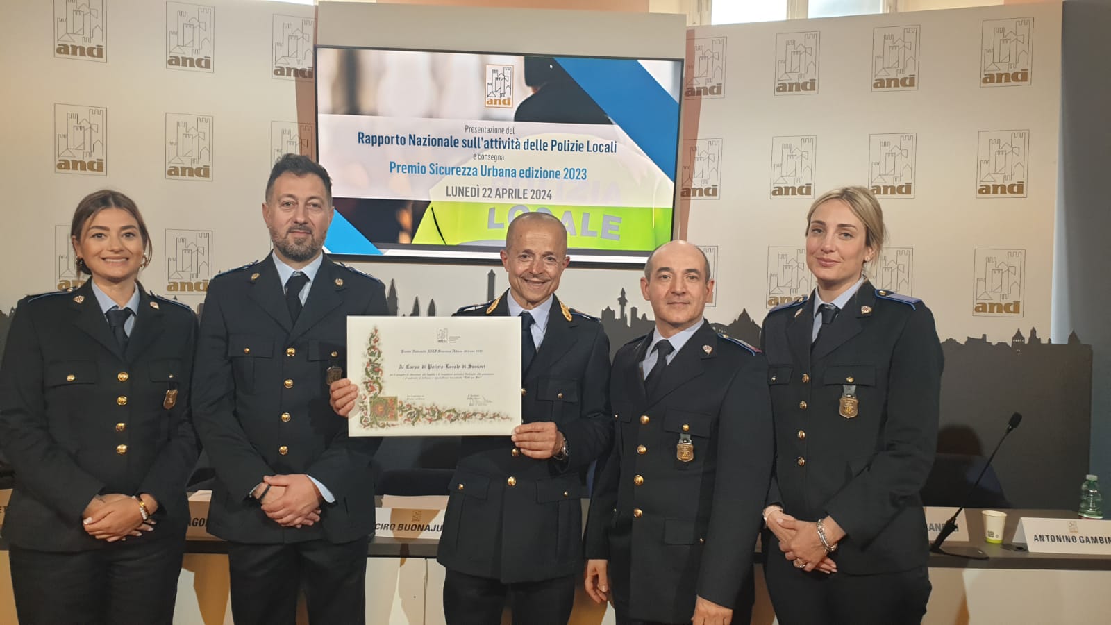 La Polizia locale riceve il premio