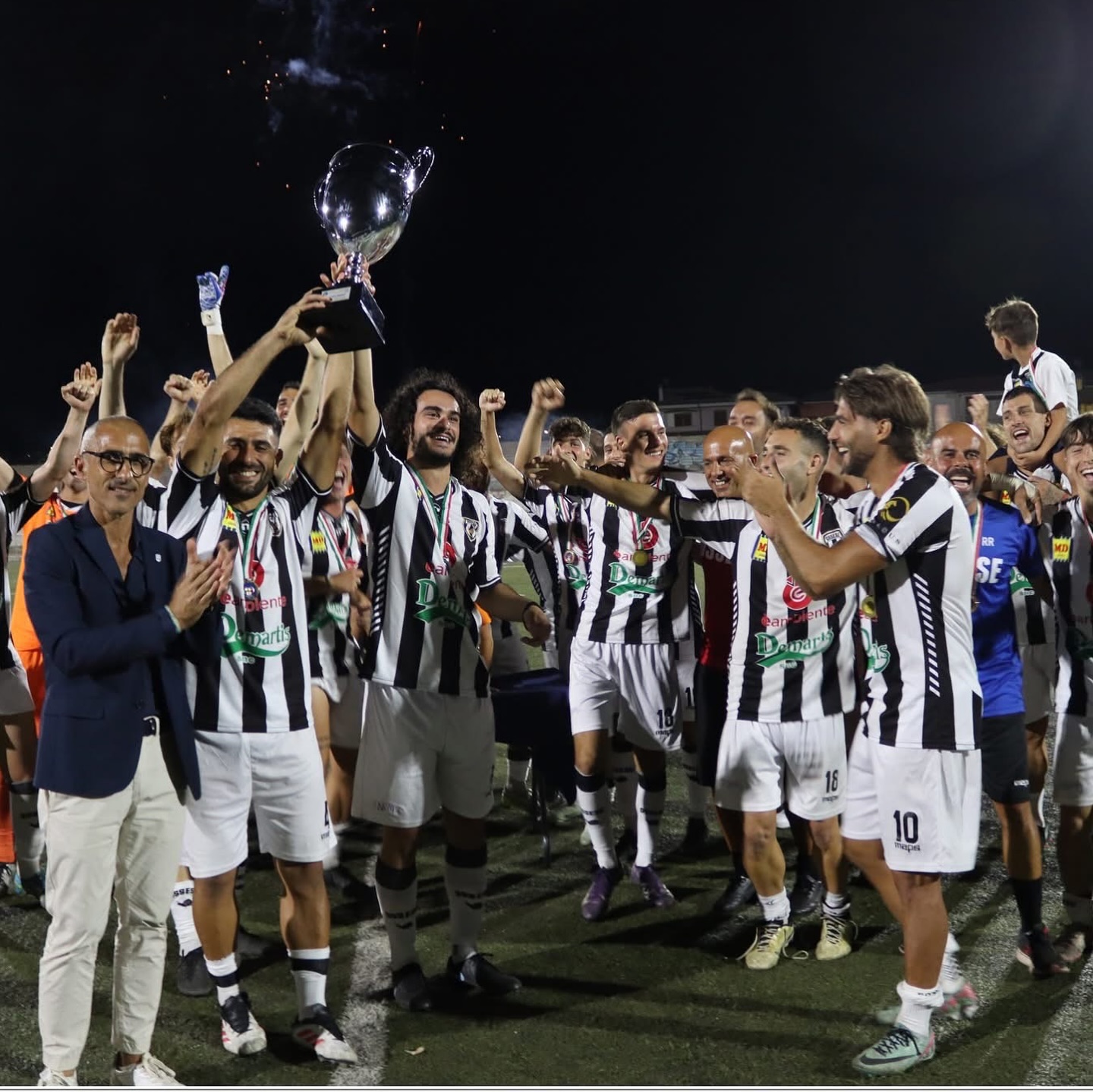 La squadra dell'Ossese alza al cielo la Supercoppa Regionale