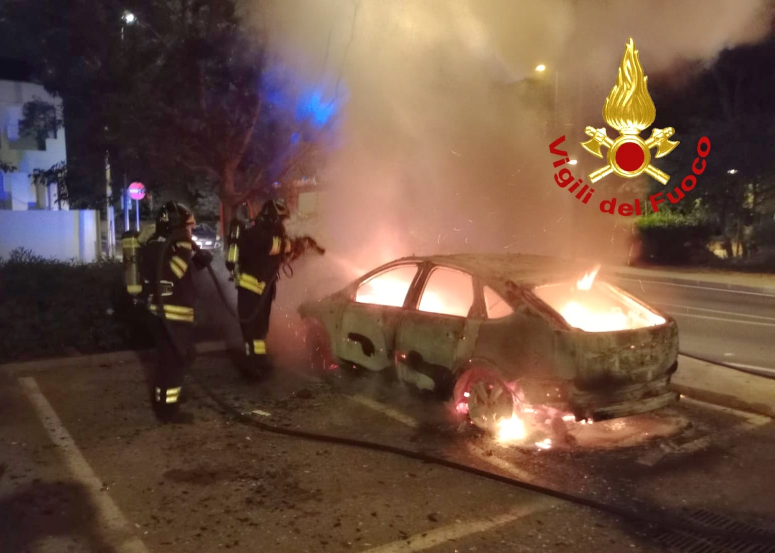 Auto incendiata Olbia