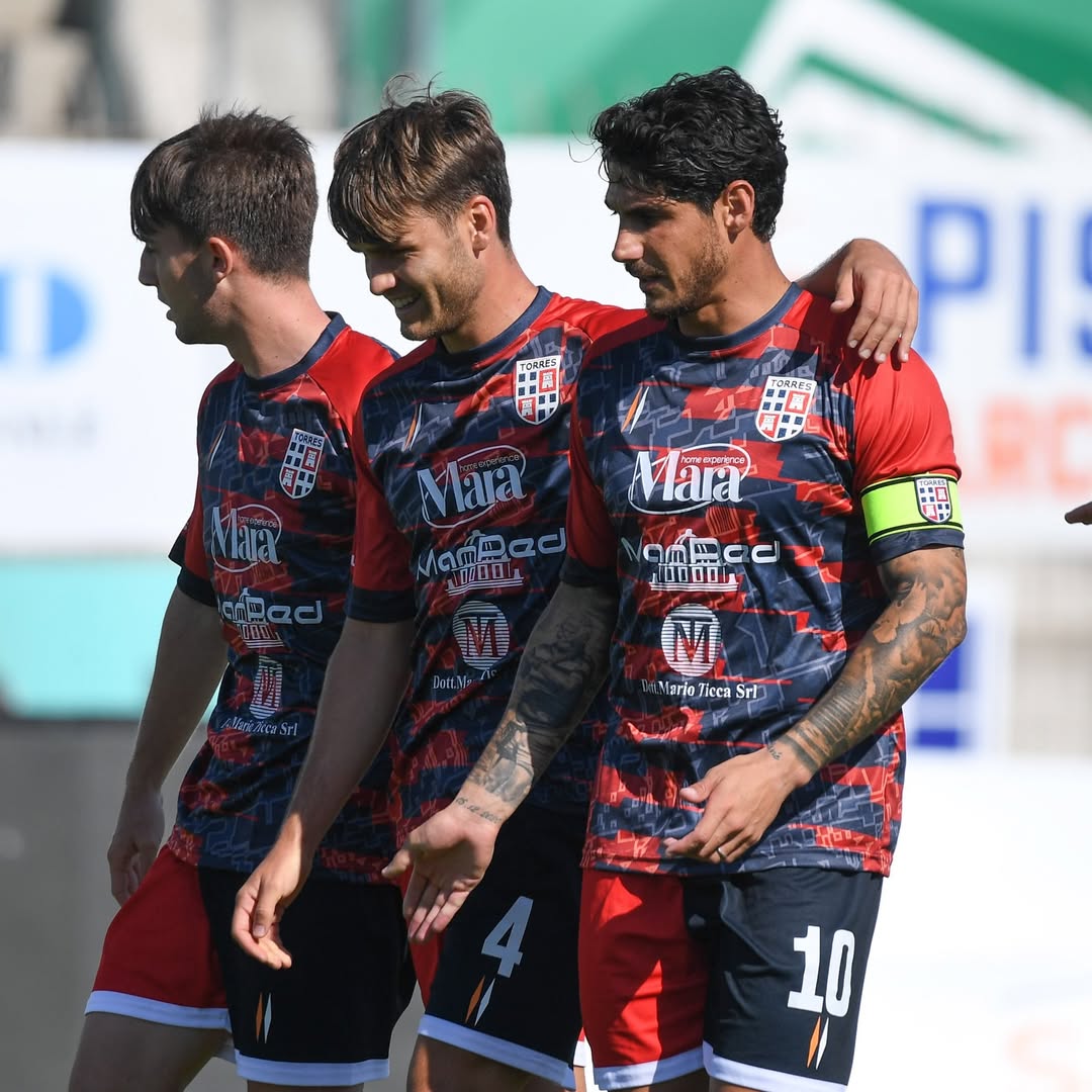 Tre giocatori Torres in campo durante la partita