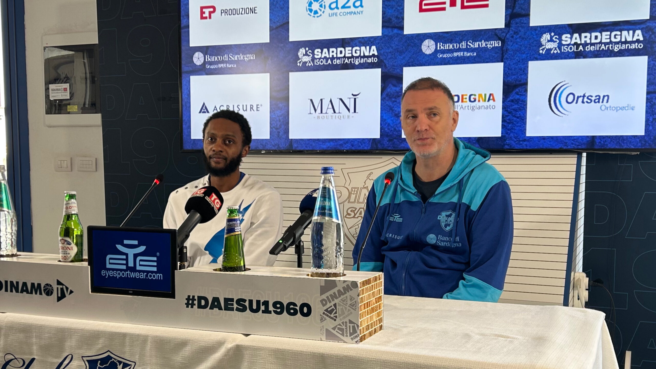 Veljko Mrsic e Desure Buie nella conferenza stampa di presentazione della sfida contro Trento