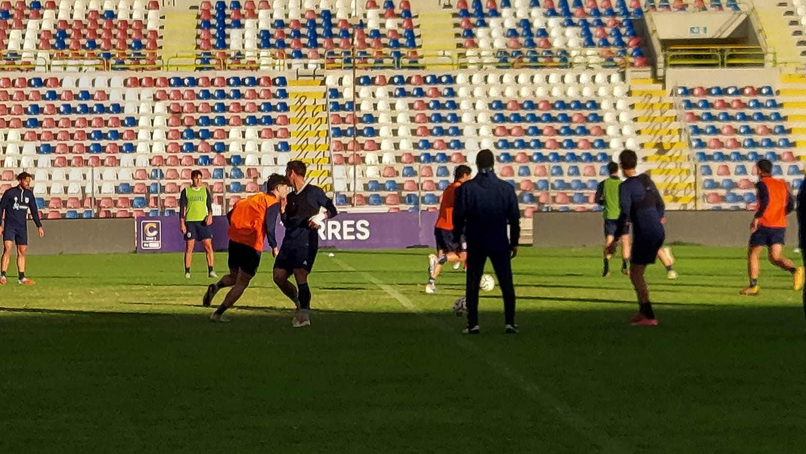 La Torres in allenamento allo Stadio Vanni Sanna