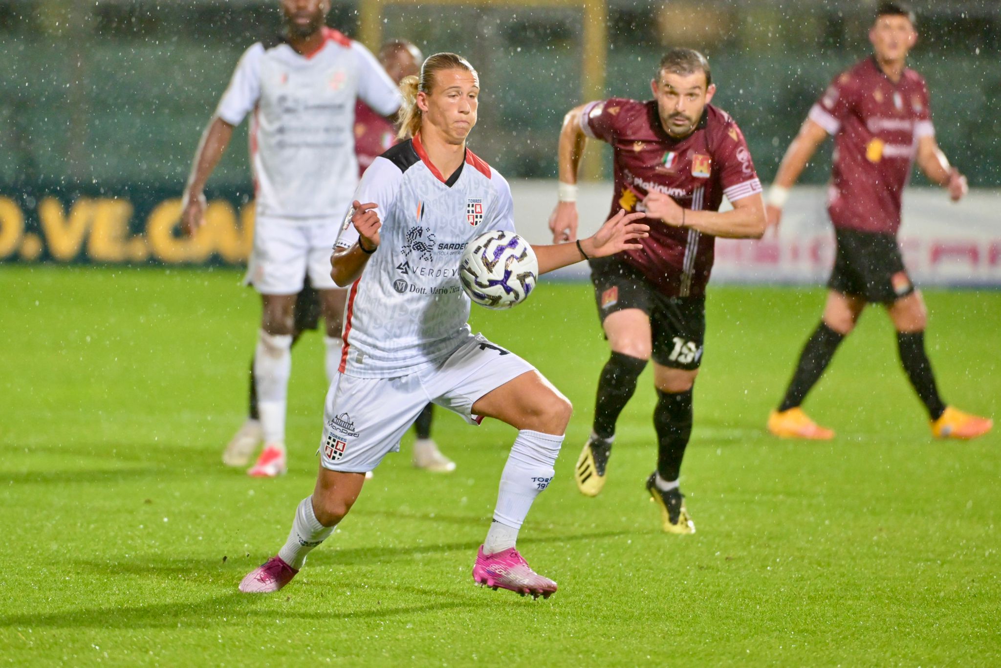 Mattia Sala, centrocampista della Torres, autore del gol del temporaneo 1-1 (Foto Novi US Livorno)
