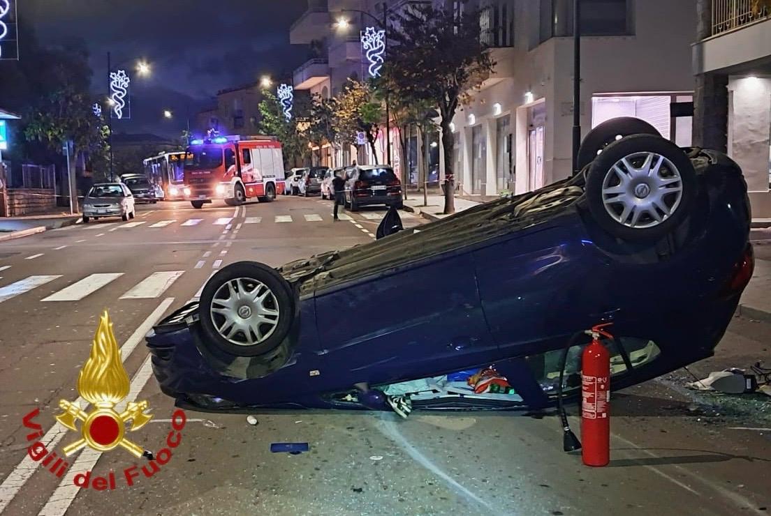 Olbia - Grave incidente in Viale Aldo Moro due feriti estratti dalle auto