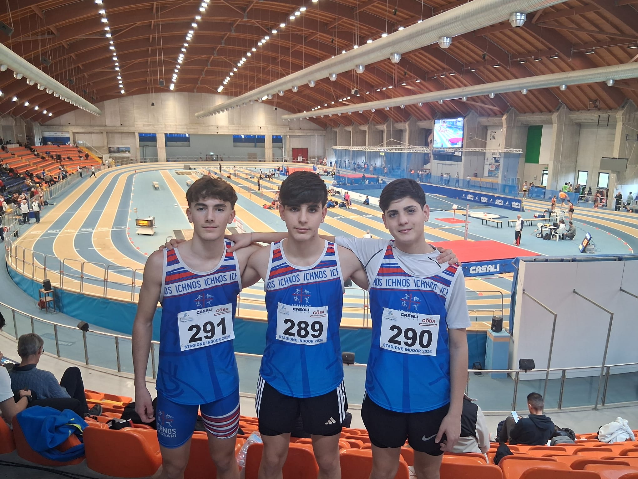 Da sinistra: Andrea Marras, 14 anni, e i gemelli Lorenzo e Nicolò Carta, 14 anni, rispettivamente primo, secondo e terzo nei 60 ostacoli