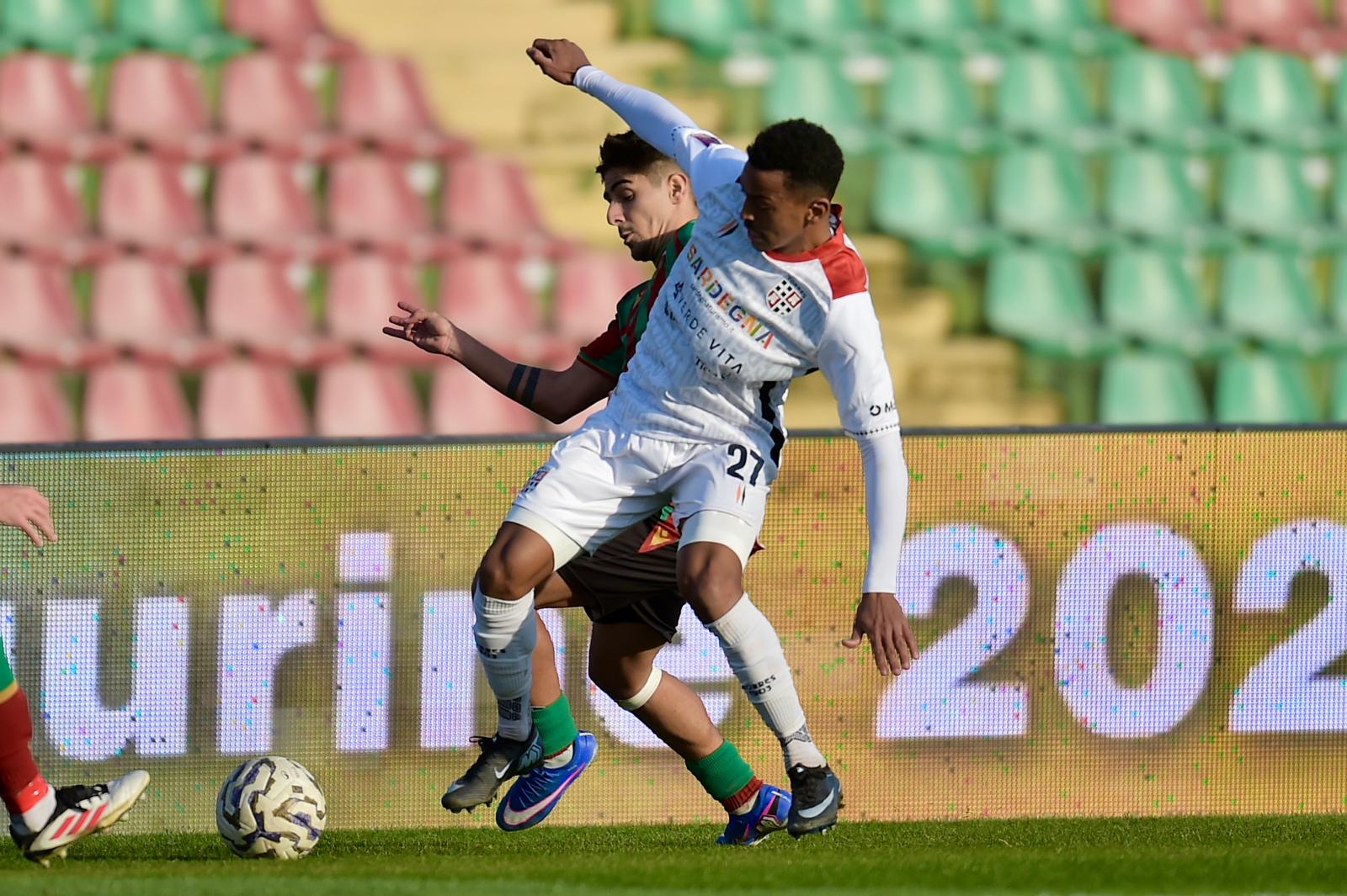 Eyob Zambataro in un contrasto di gioco Credits: ufficio stampa Ternana