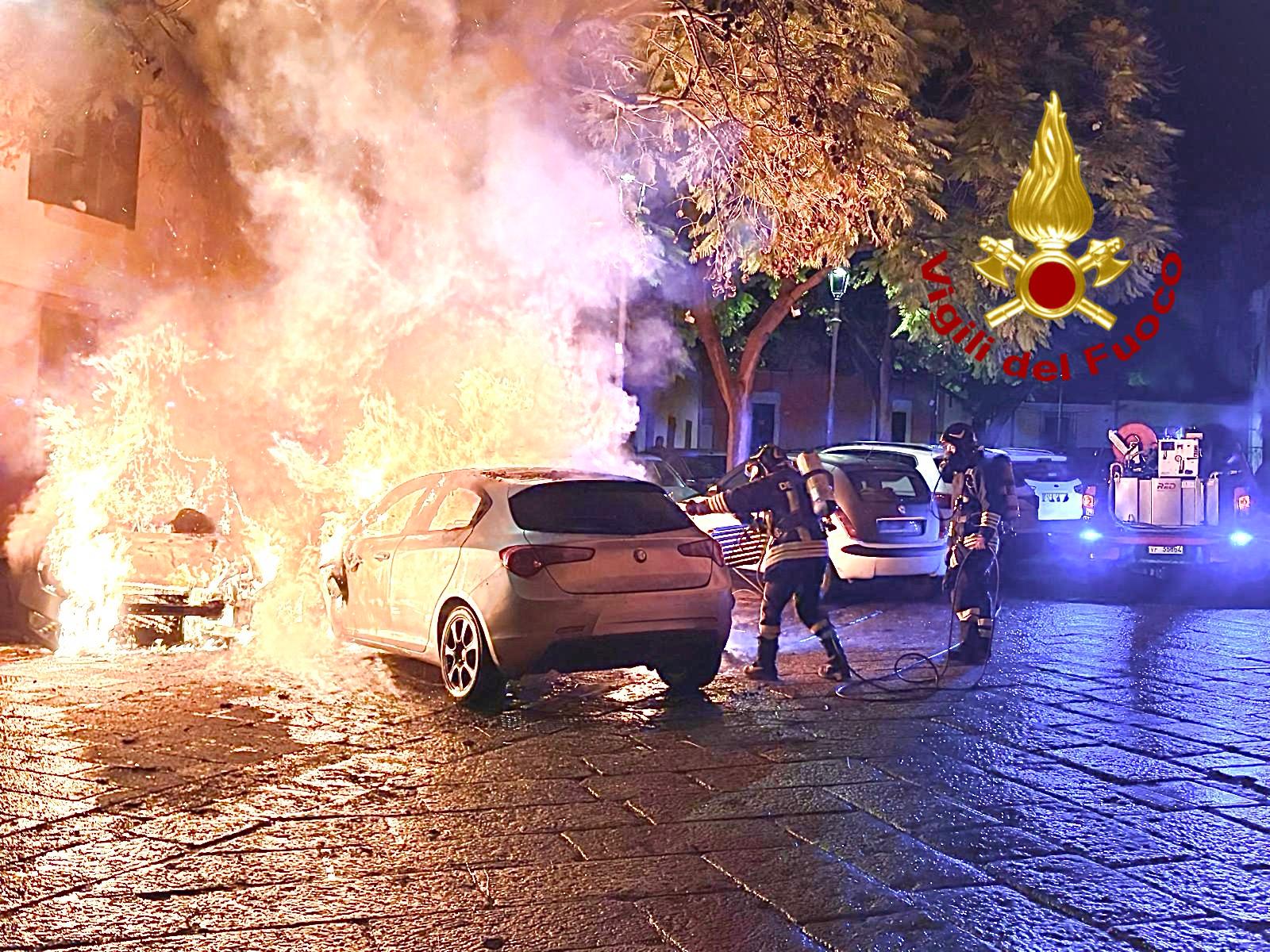 Incendio all’alba nel centro storico Sassari