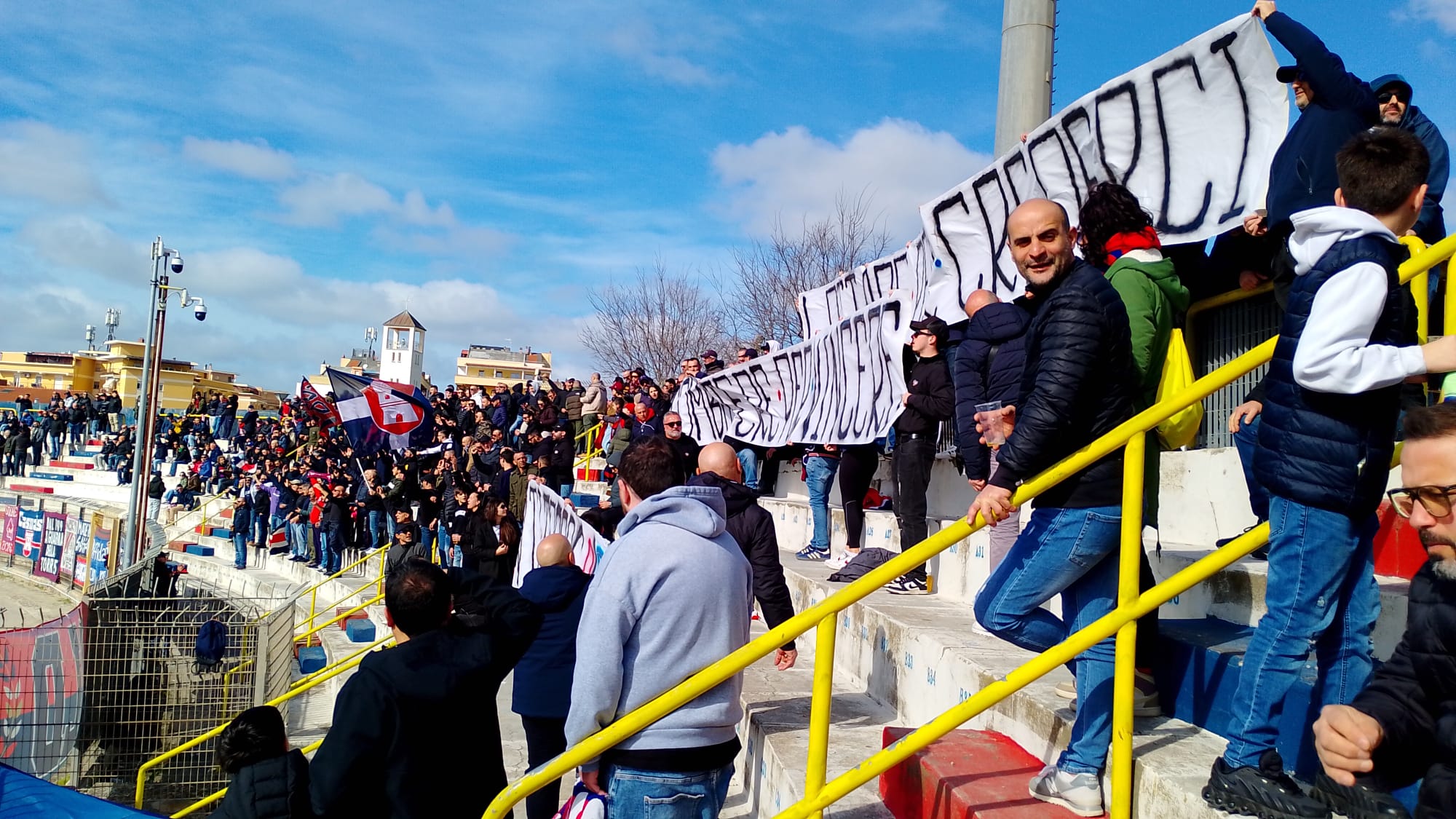 La Curva Nord dello Stadio Vanni Sanna, con uno striscione, prima di Torres-Vis Pesaro