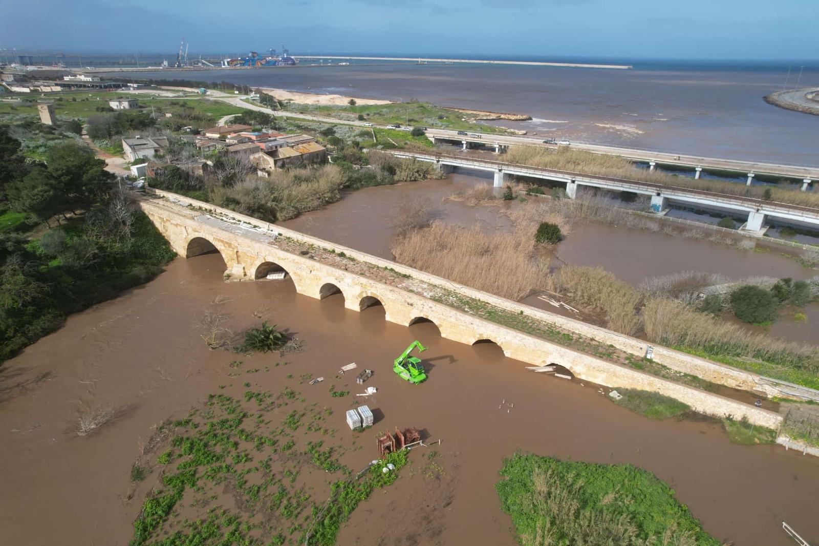 Porto Torres - Il Rio Mannu rompe gli argini campagne allagate e famiglie evacuate