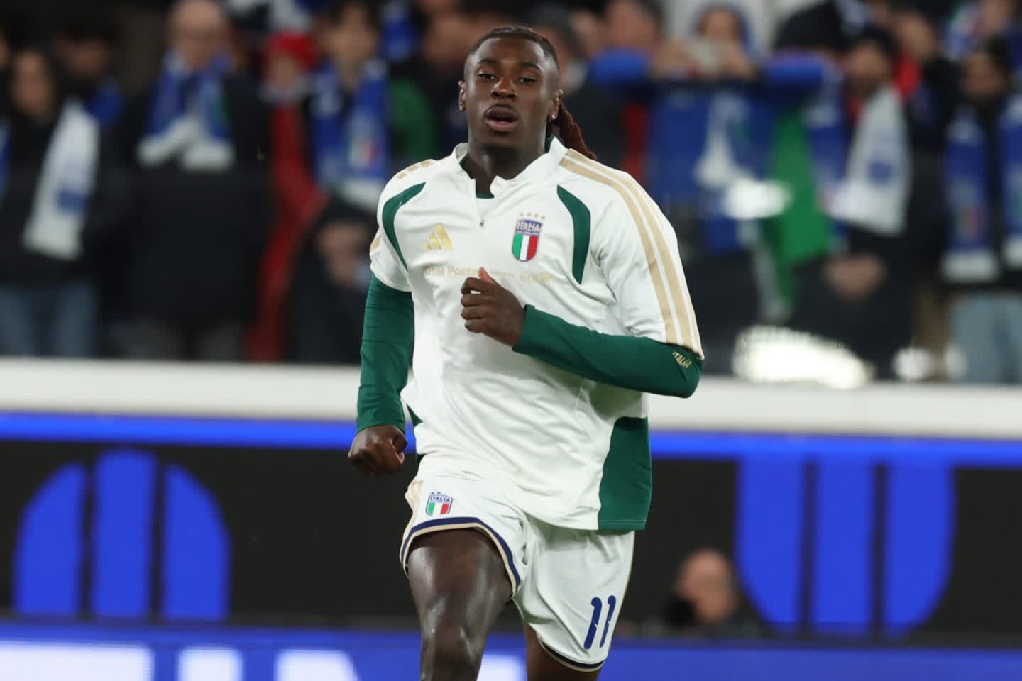 Moise Kean si riscalda prima della sfida contro l'Irlanda del Nord (26/03/2026)