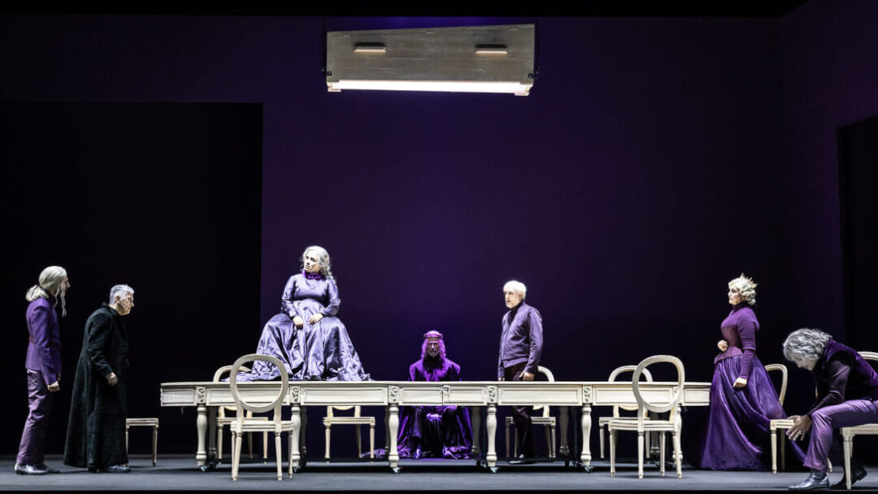 Maria Paiato in scena al Teatro Comunale un “Riccardo III” feroce e visionario