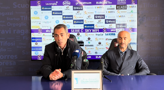 Stefano Udassi, presidente della Torres dal 2021, insieme al direttore sportivo Andrea Colombino in occasione di una conferenza stampa