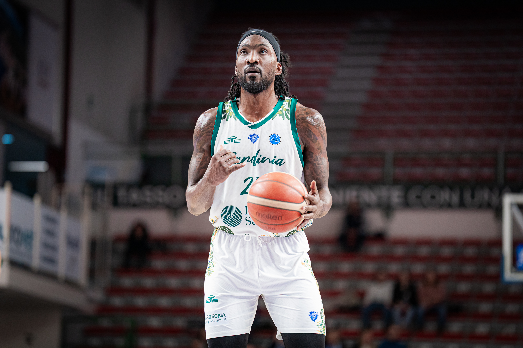 Rashawn Thomas in una sfida di FIBA Europe Cup con la Dinamo Sassari