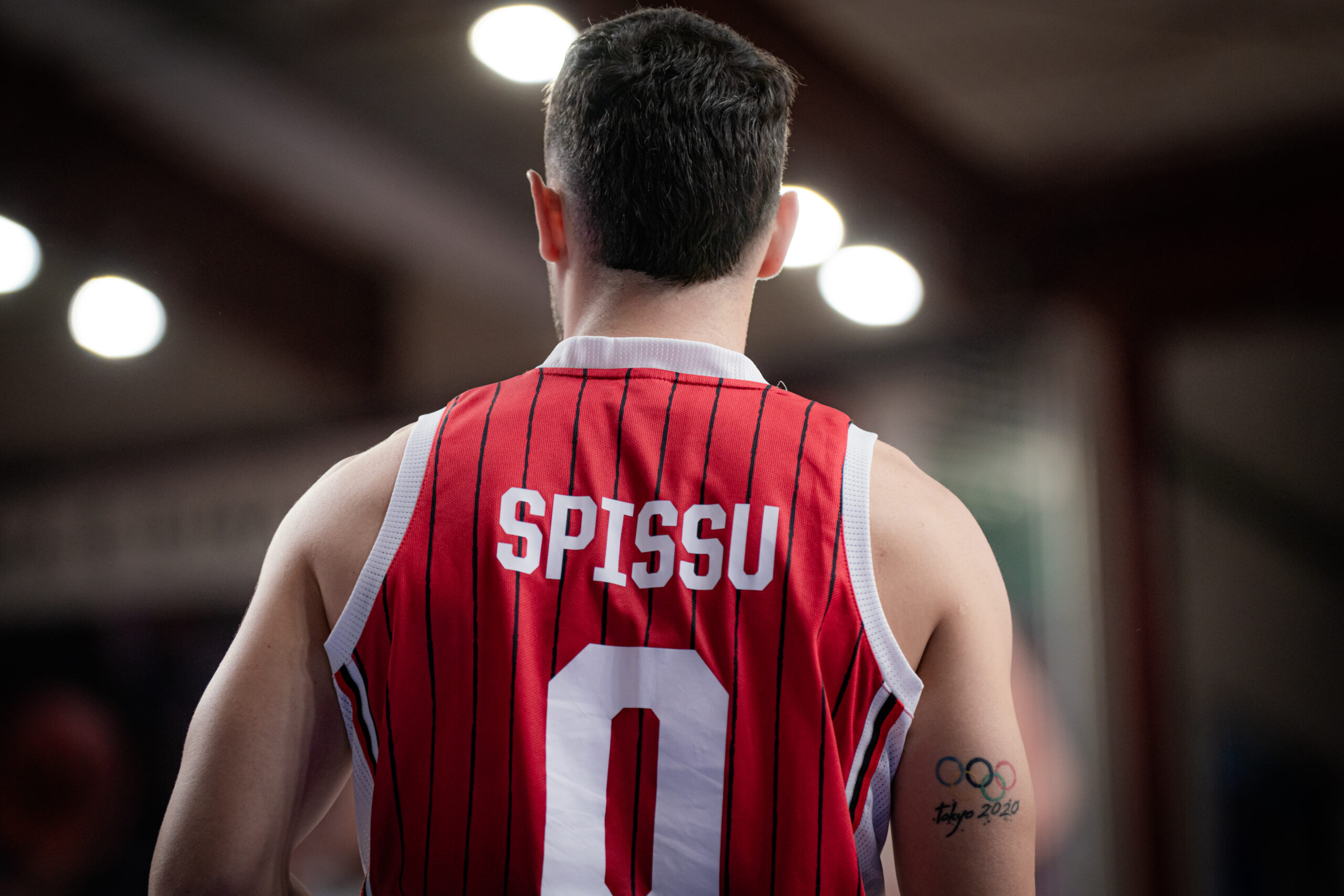 Marco Spissu nella sfida di FIBA Europe Cup contro la Dinamo Sassari