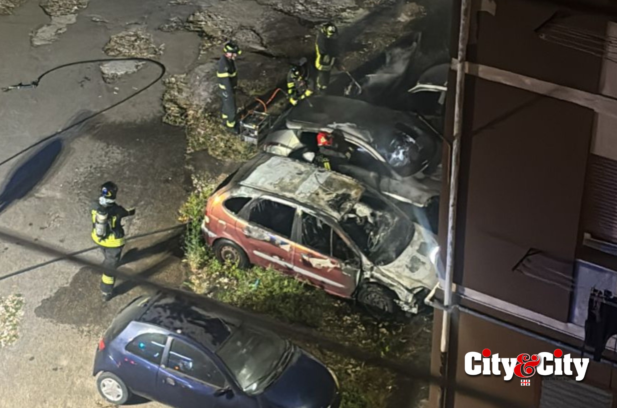 Incendio nella notte a Sassari. Tre le auto coinvolte