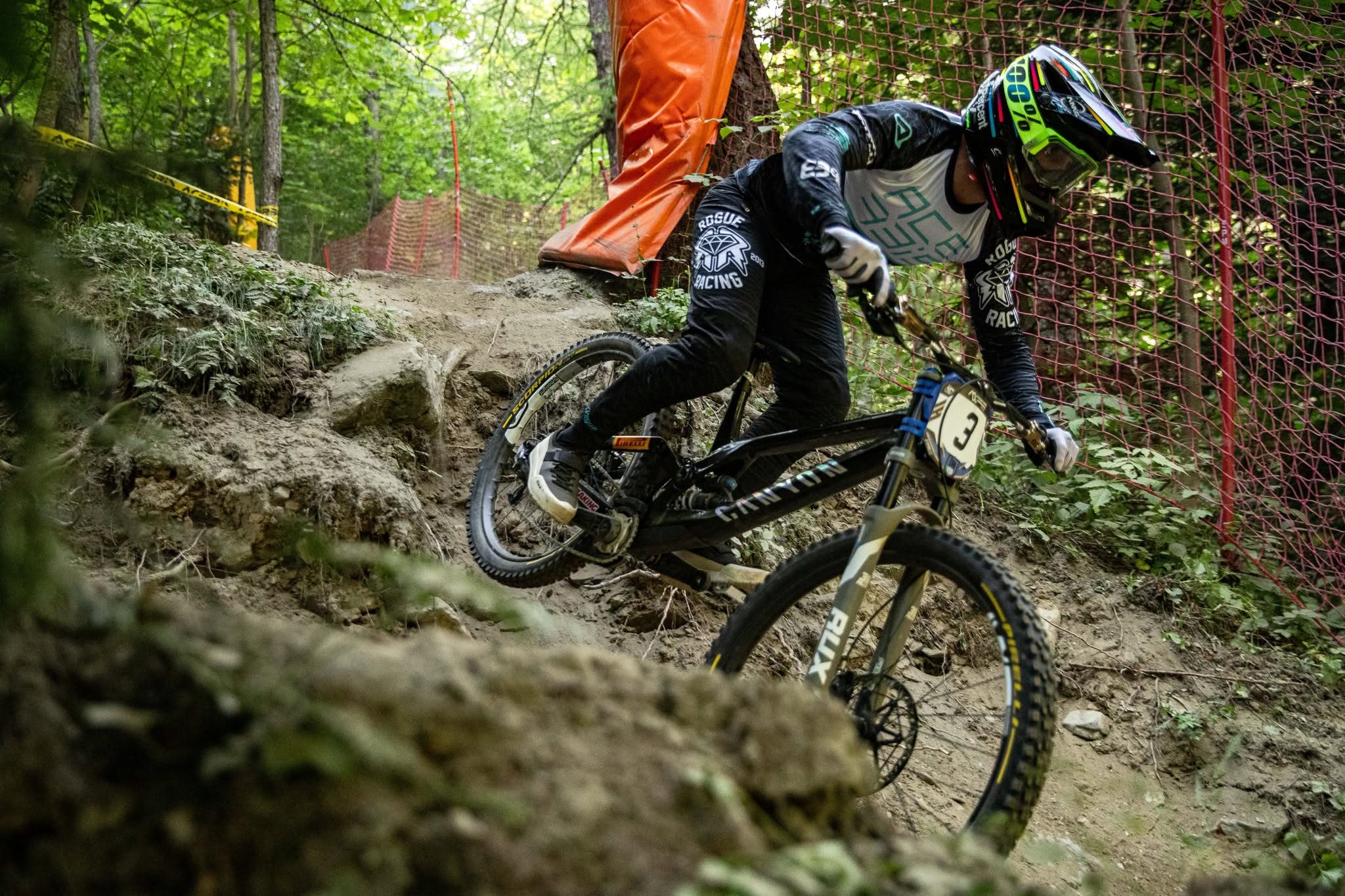 Davide Palazzari. 31 anni, in azione al mondiale di donwhill di Prali del 2023