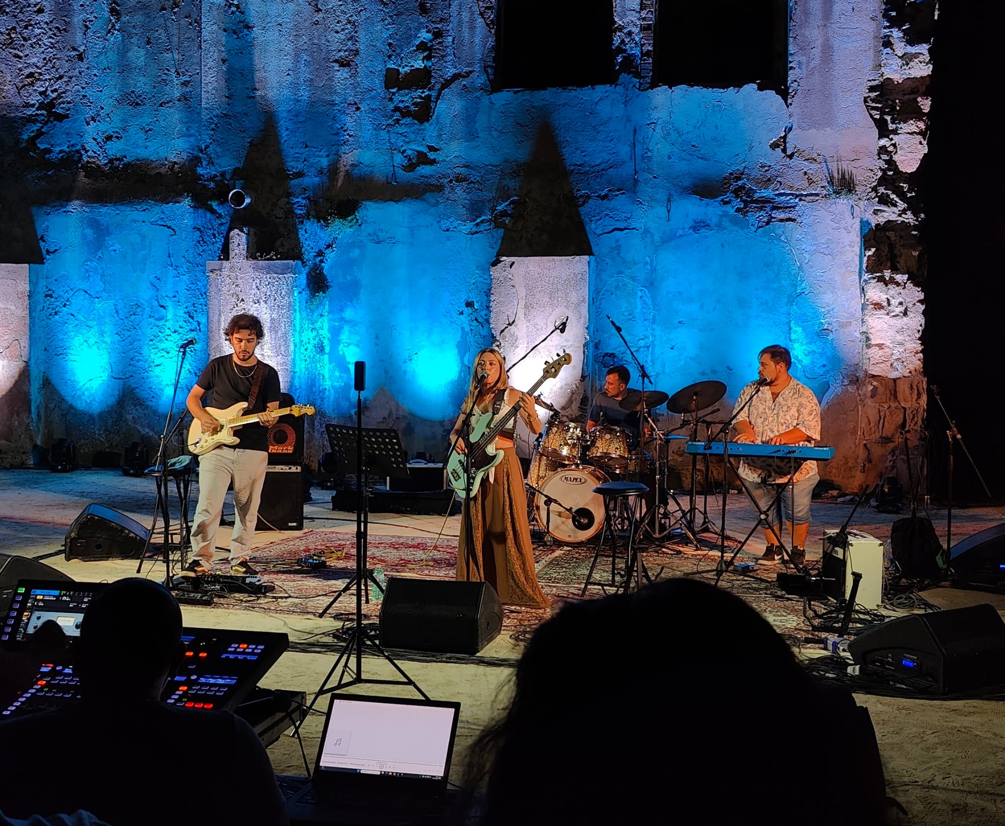 Eleonora Dee band