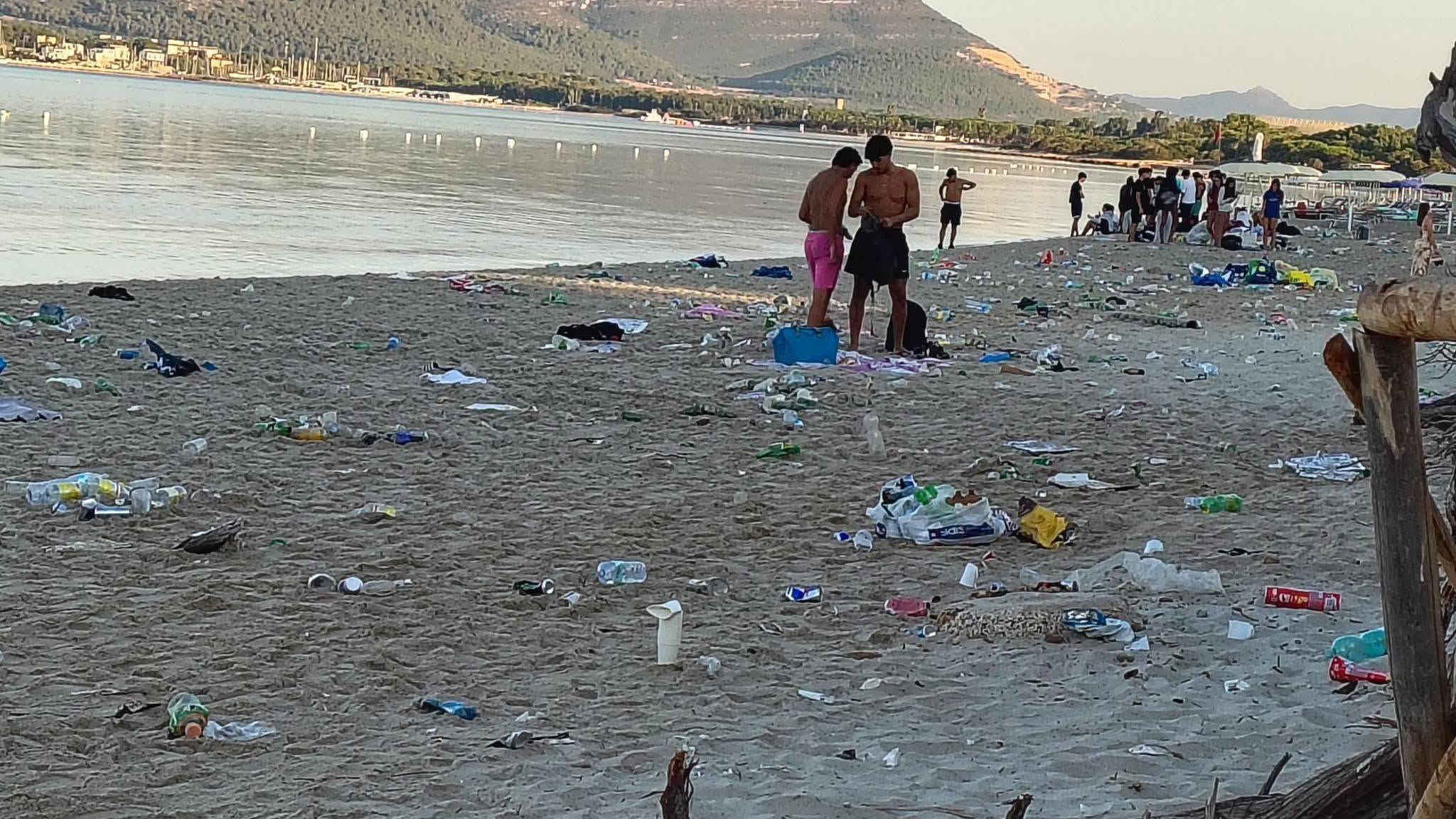 Ferragosto finisce, la maleducazione resta Pineta Mugoni trasformata in una discarica