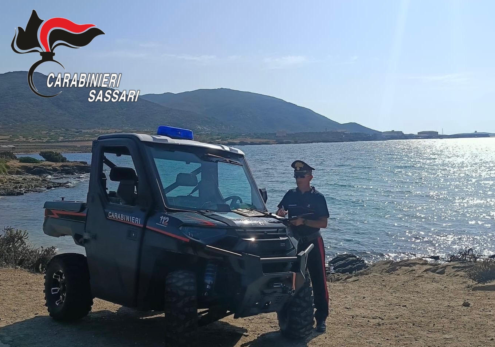 L'intervento dei Carabinieri per bloccare il diportista introdottosi nell'Area Marina Protetta dell'Asinara