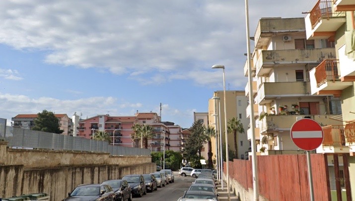 Via Principessa Mafalda di Savoia a Sassari, luogo in cui è stata ritrovata la moto abbandonata dal motociclista in seguito all'incidente