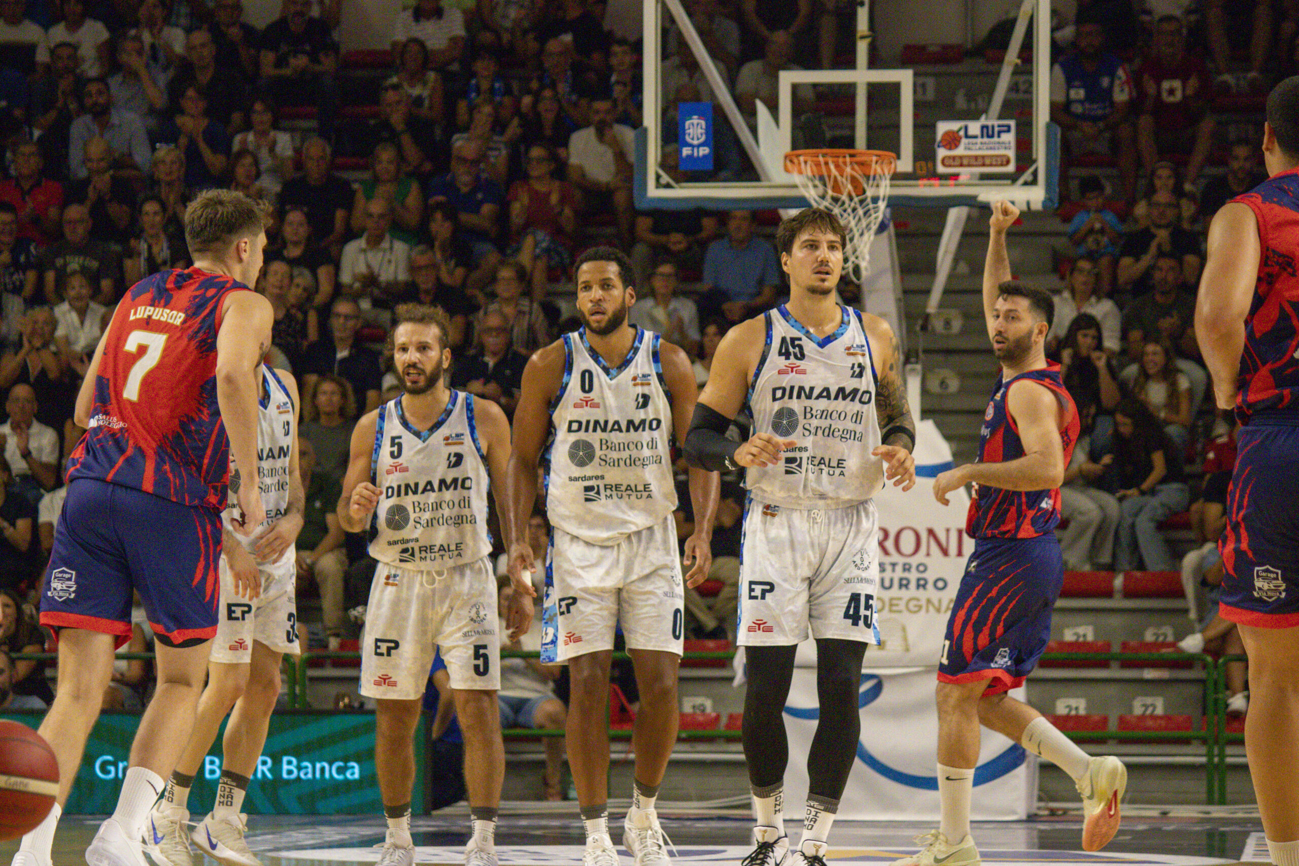 Dinamo Sassari nella sfida contro Montecatini
